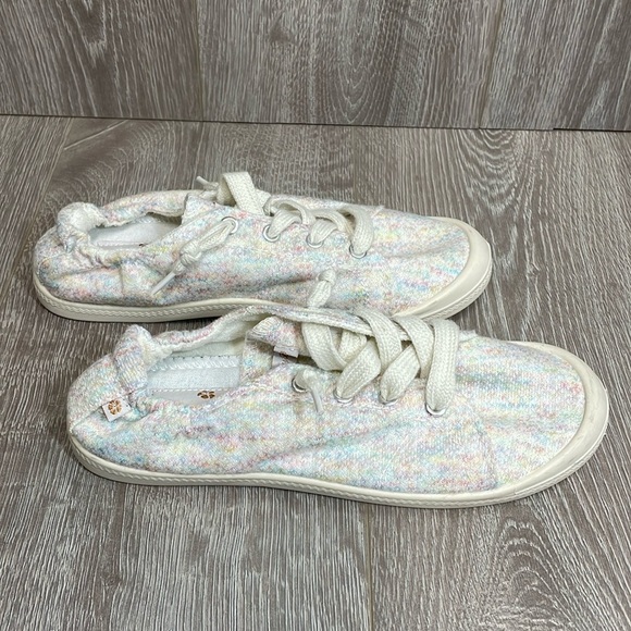 NWOT Tommy Bahama Slip On Memory Foam Multicolor Sneaker Shoes 7.5 - Picture 4 of 15